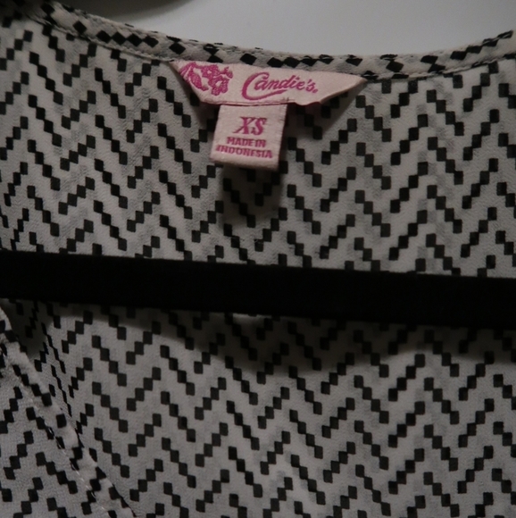 Candies Black and White V neck Blouse - Picture 5 of 6